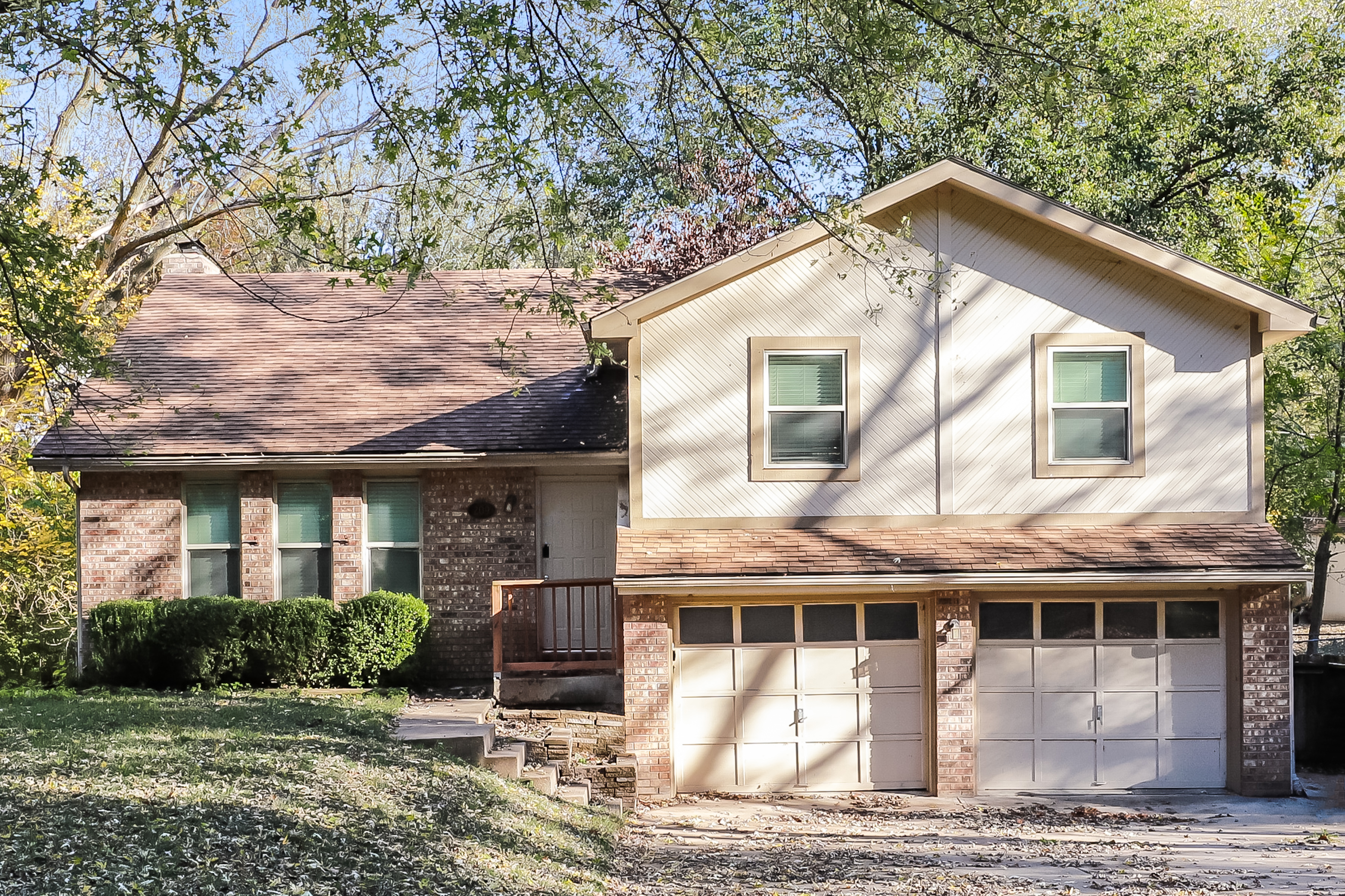 209 Valley Dr Lansing, KS 66043